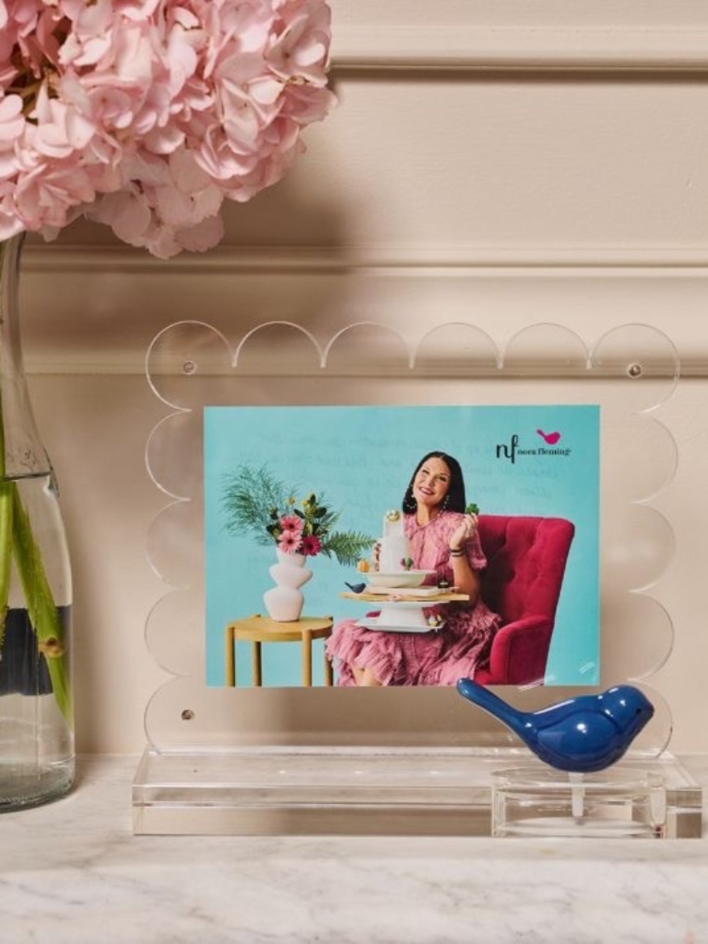 NIB--store display--Nora Fleming A-Nora-ble Scalloped Acrylic Frame